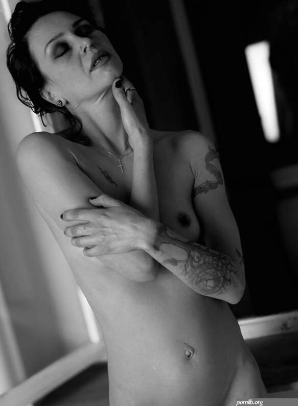 COCO NUDE ILFORD ROOM 18 Photography by Jens Kohlen