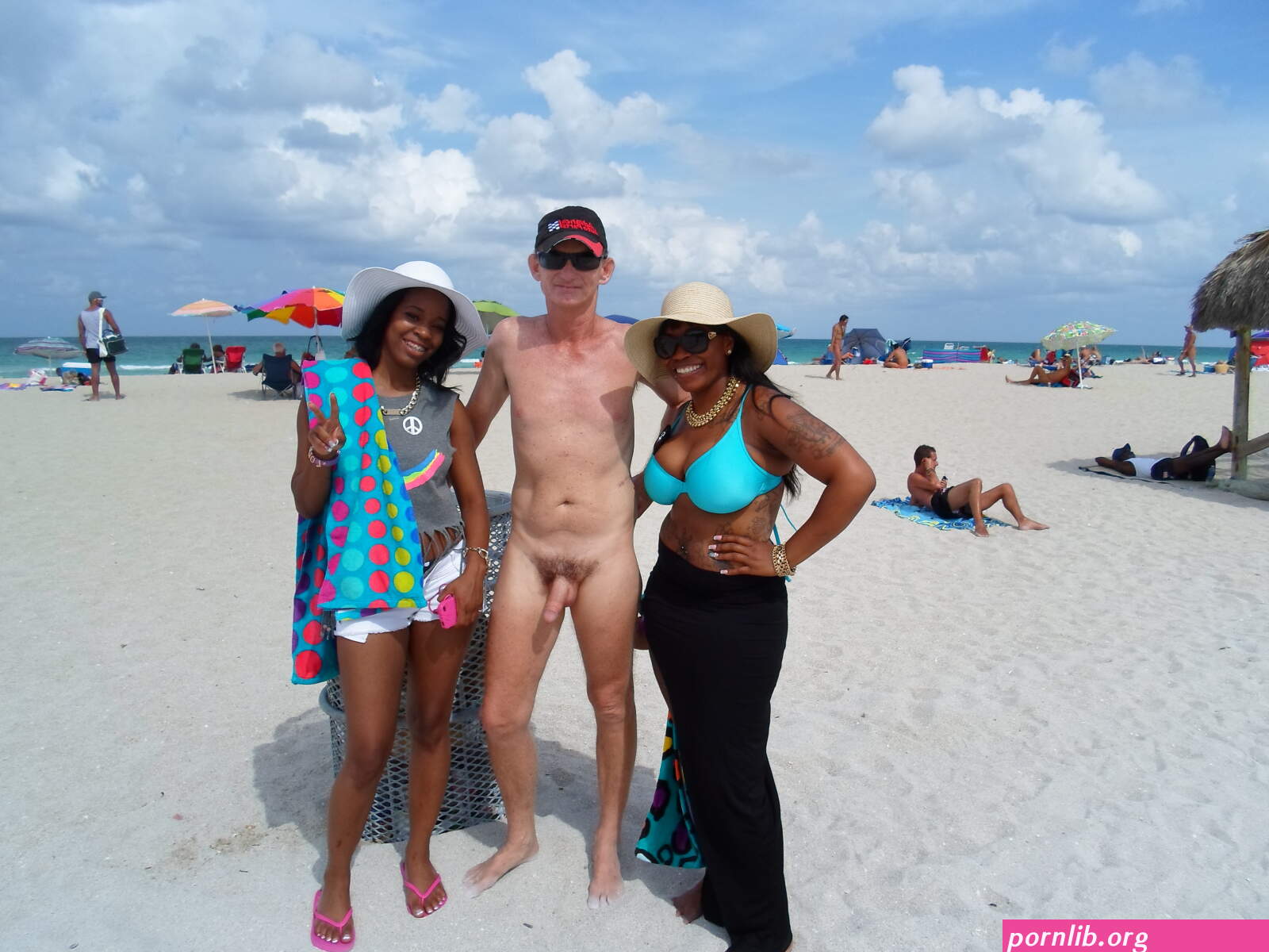 cfnm/beach