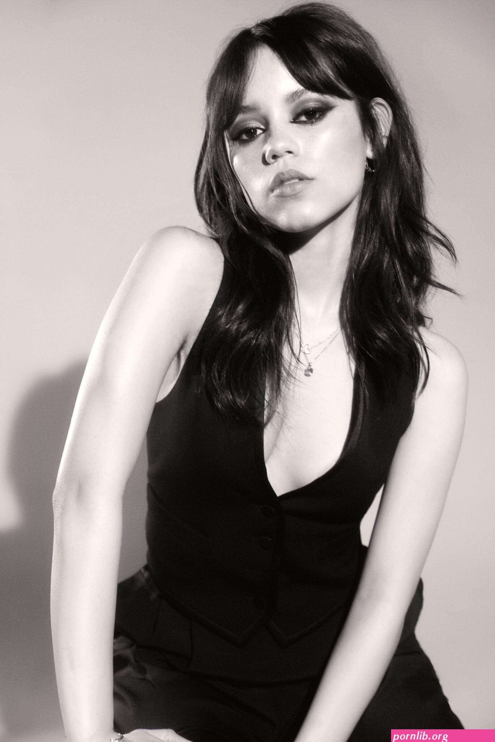 jenna ortega peeing nude
