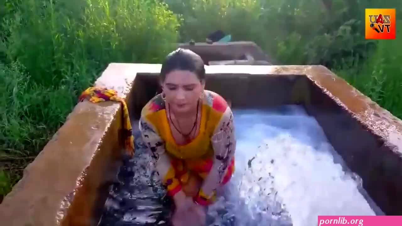 village beautiful aunty saree photo