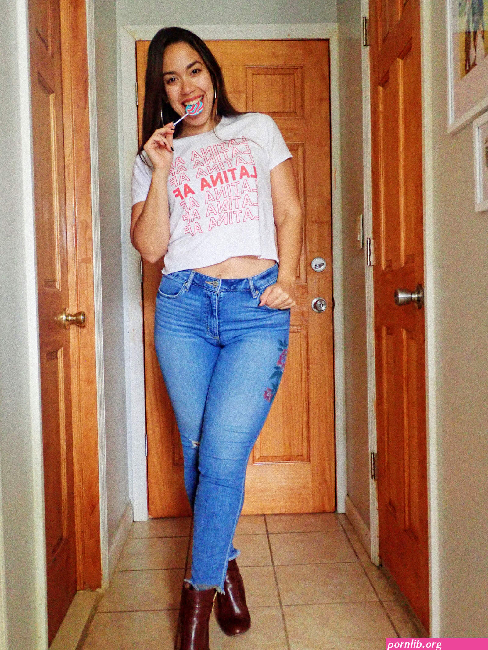 sexy latina mom