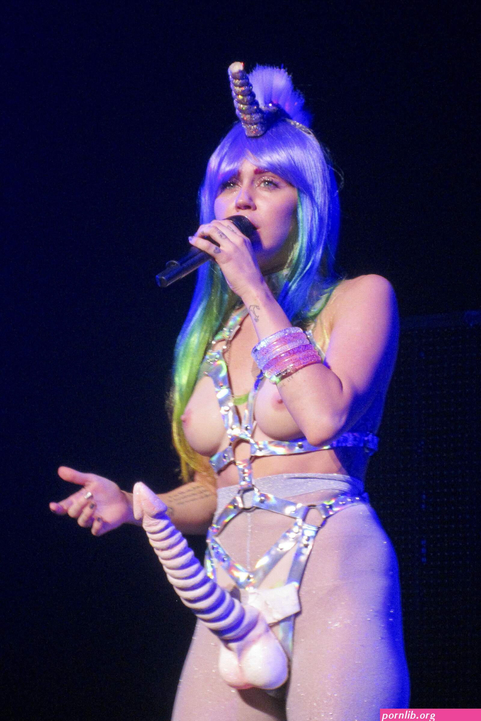 naked concert