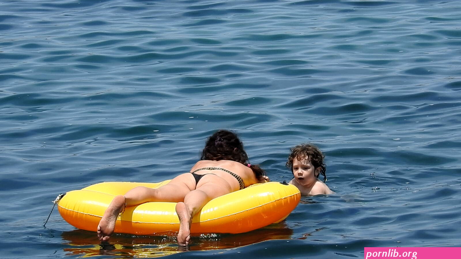 hande ataizi ciplak