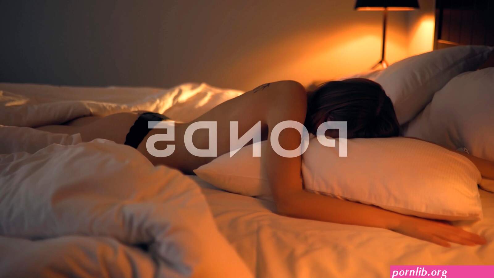 naked lady in bed