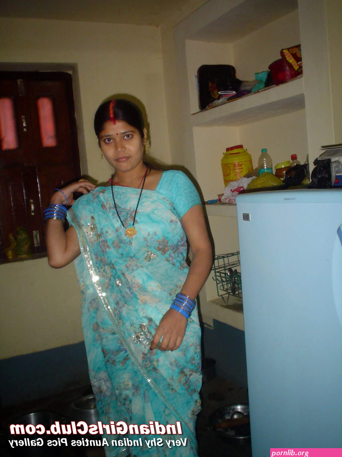 nude saree aunty