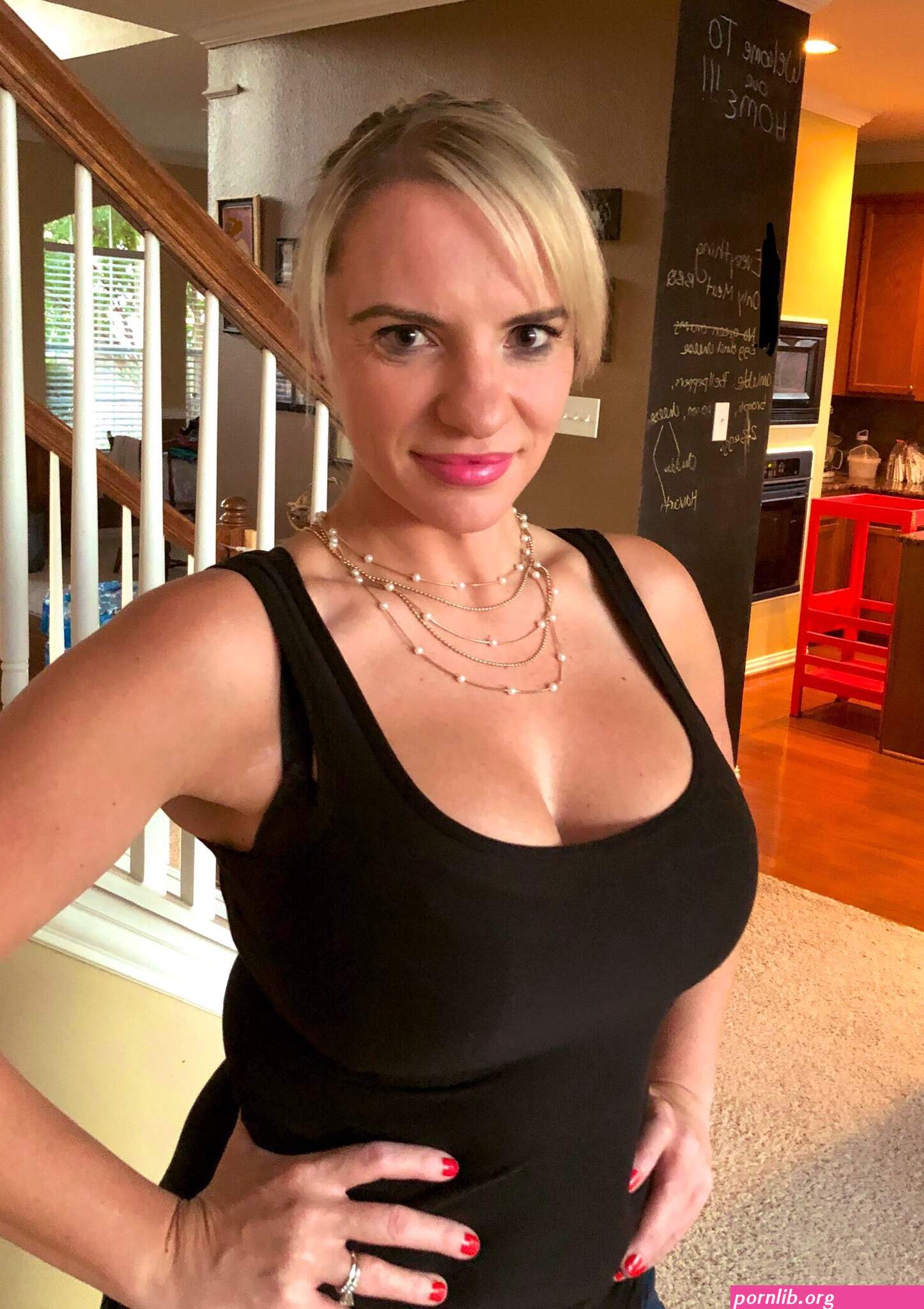milf cleavage