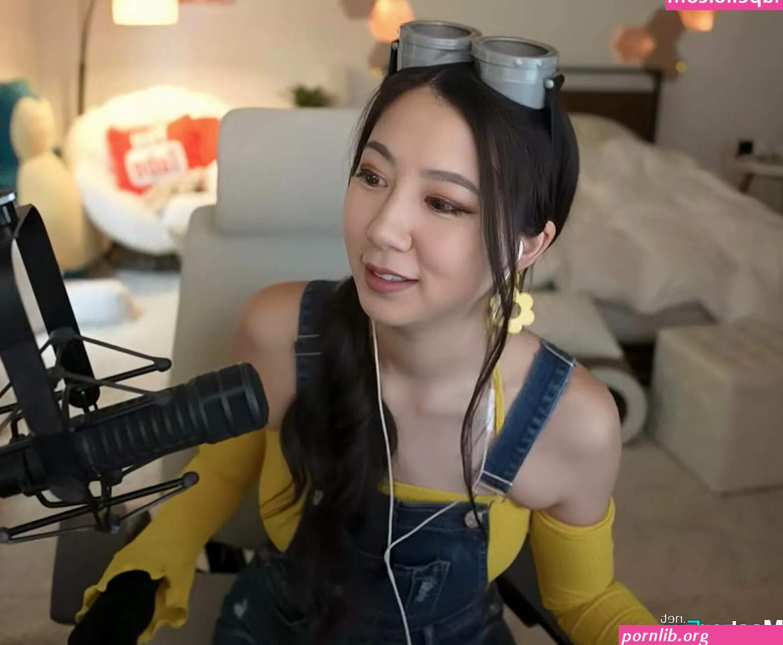 fuslie nudes