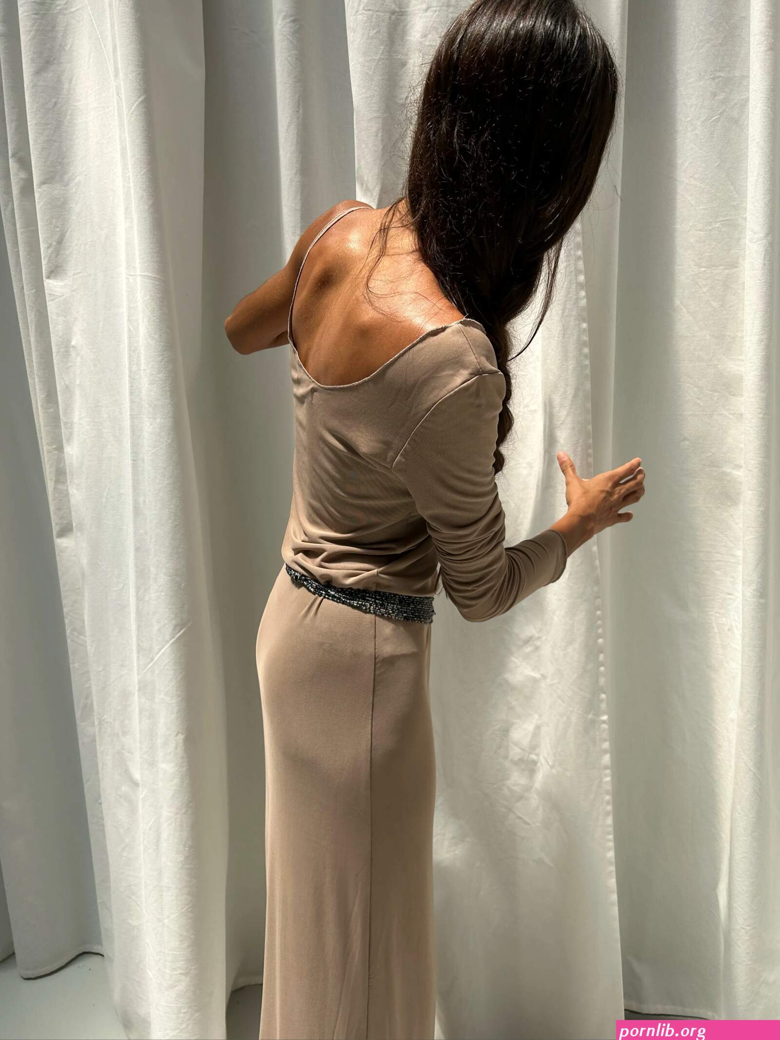 mais nude