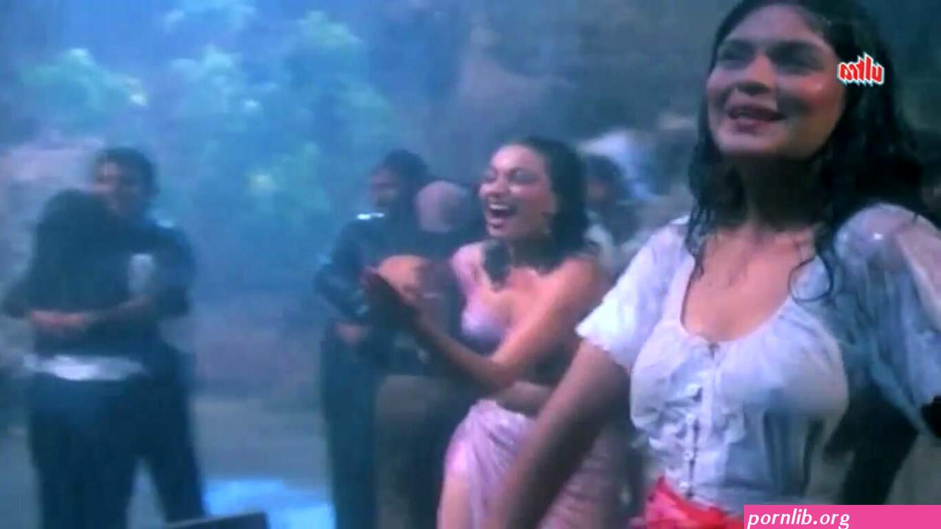 nude zeenat aman