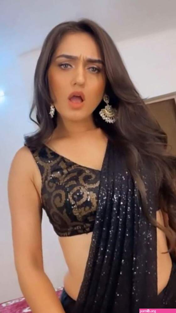 sarees nangi pic