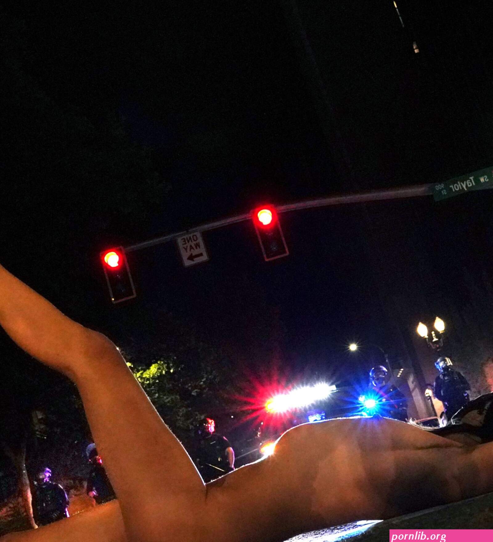 Mujeres se desnudan