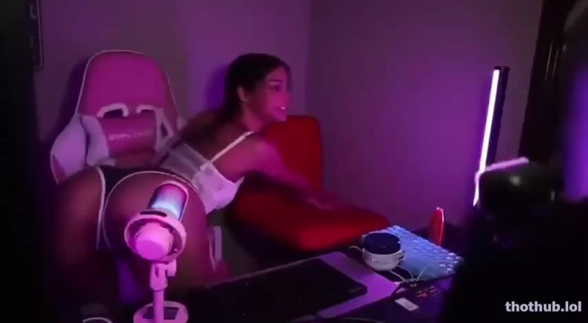 Layla jenner ass tease