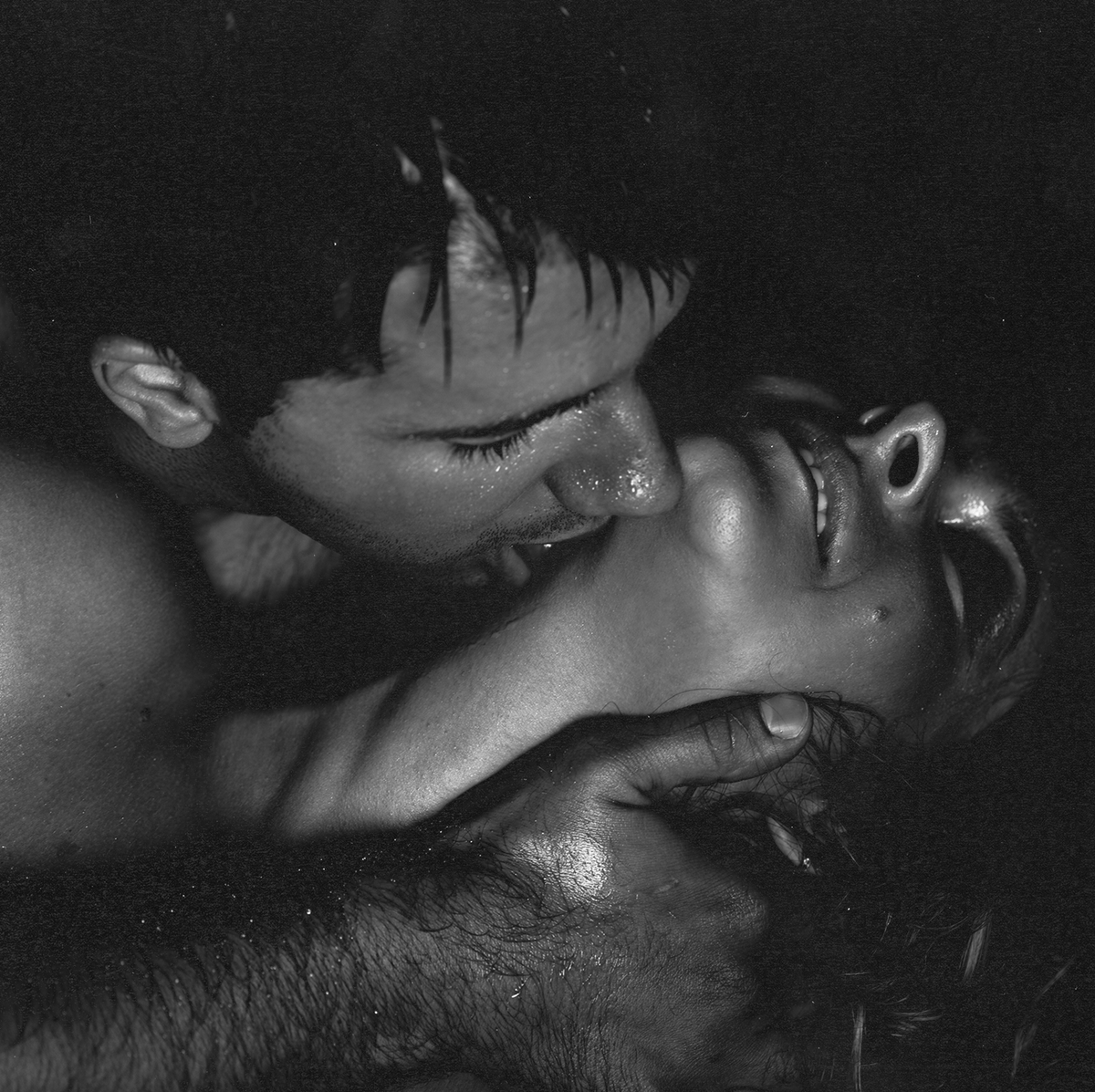 Porn: lesbians kissing and moaning