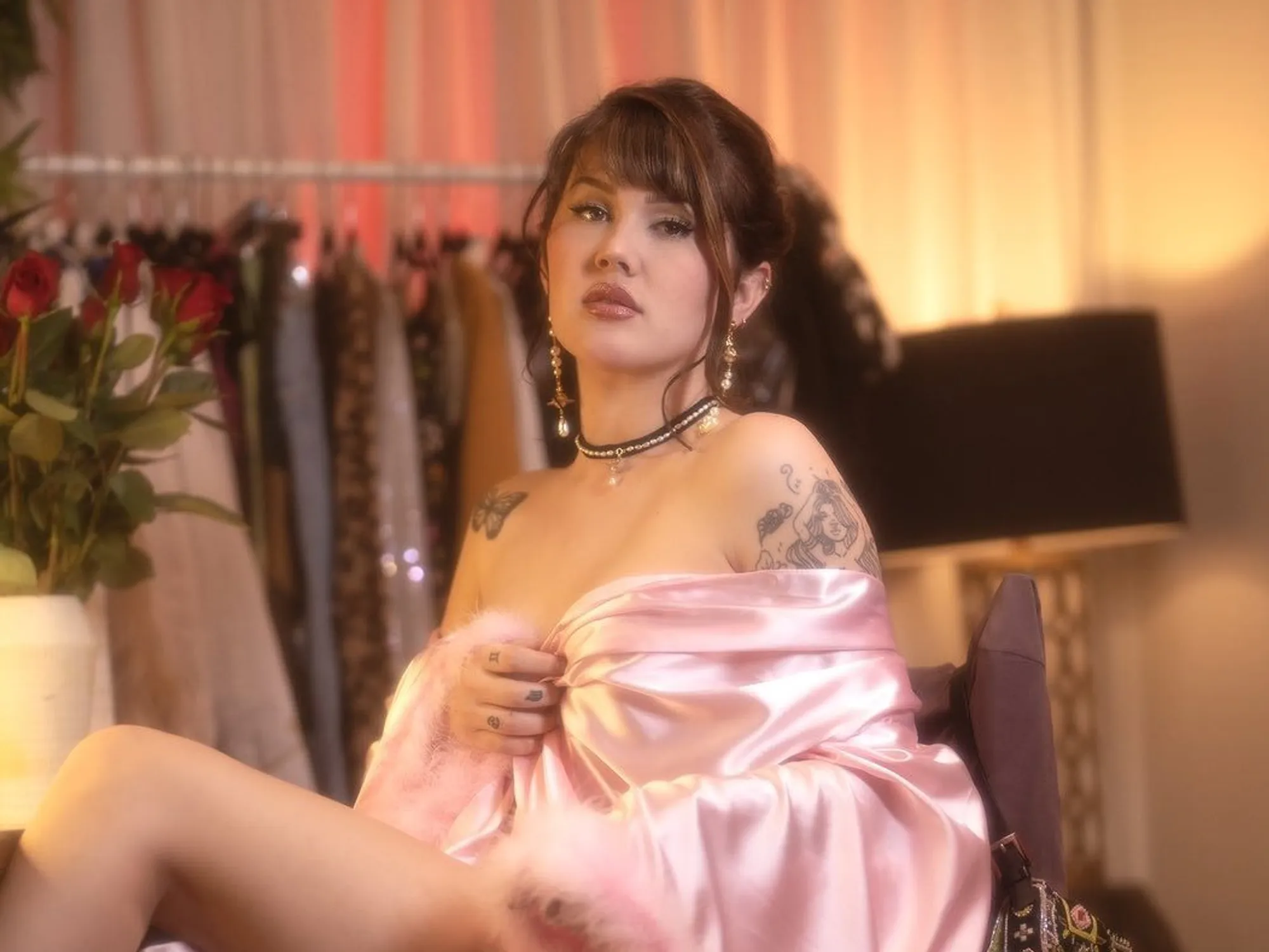 Porn: shemale dildo