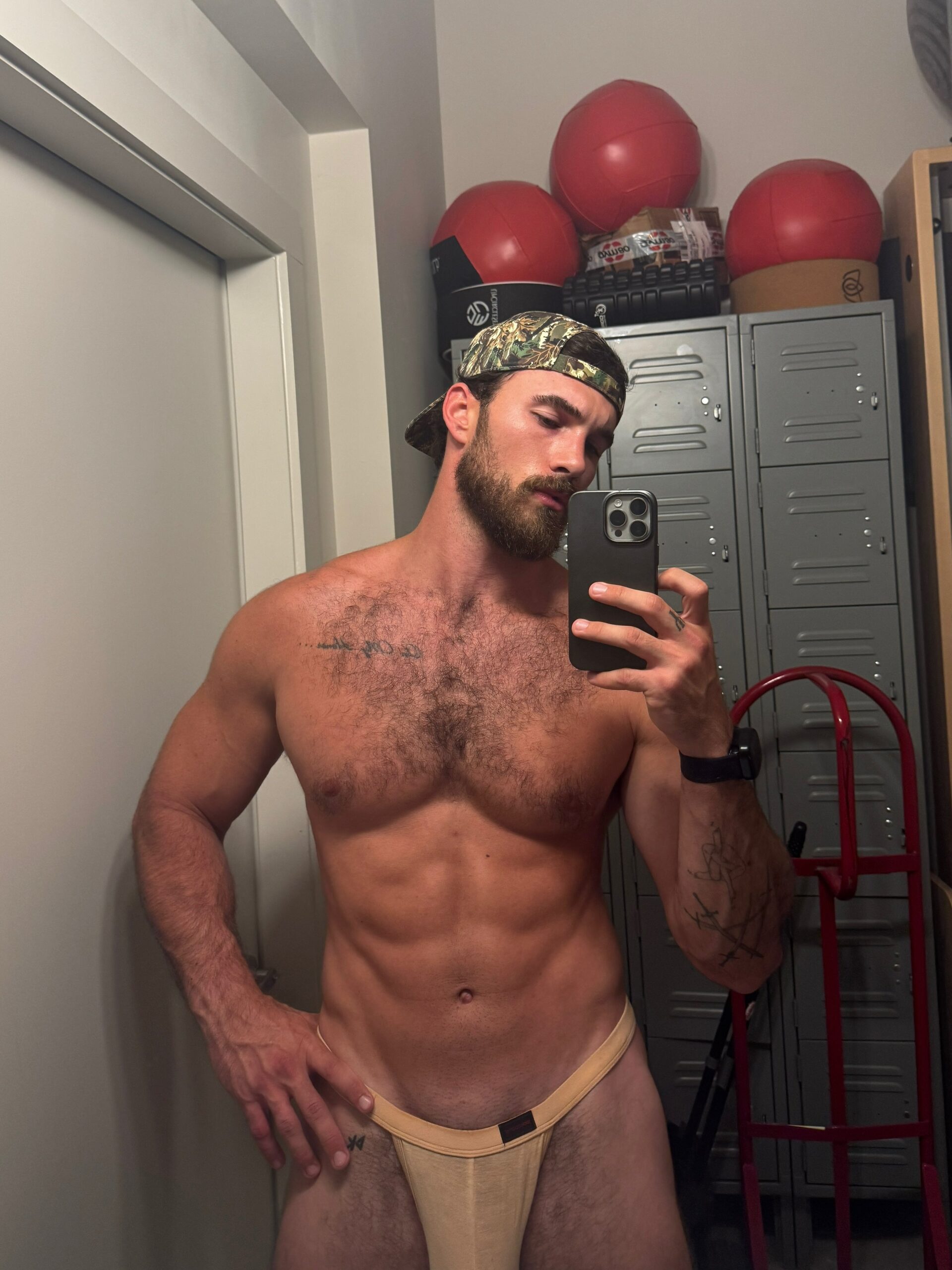 Porn: youngdzeni nude