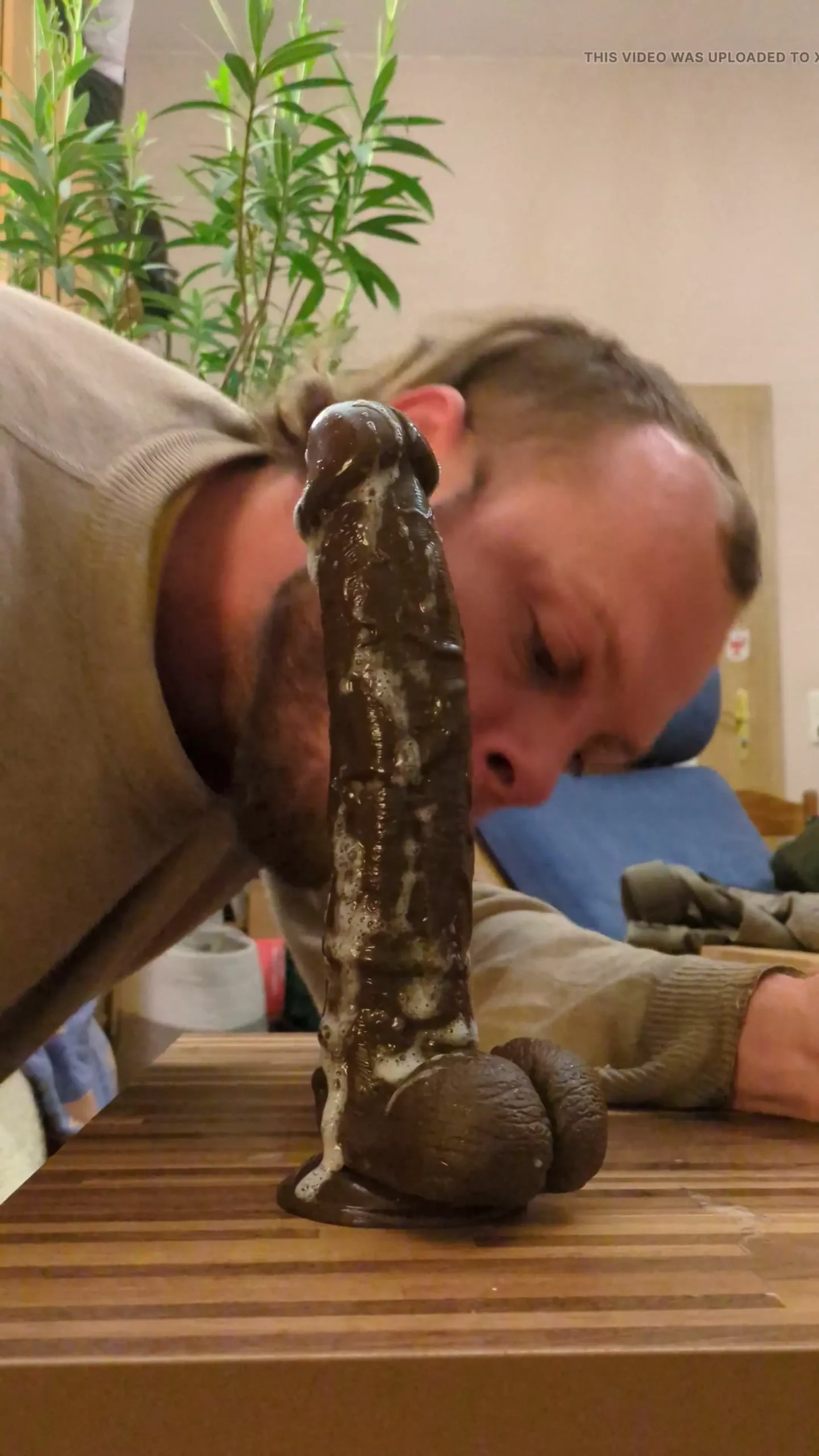 Porn: deepthroats a dildo