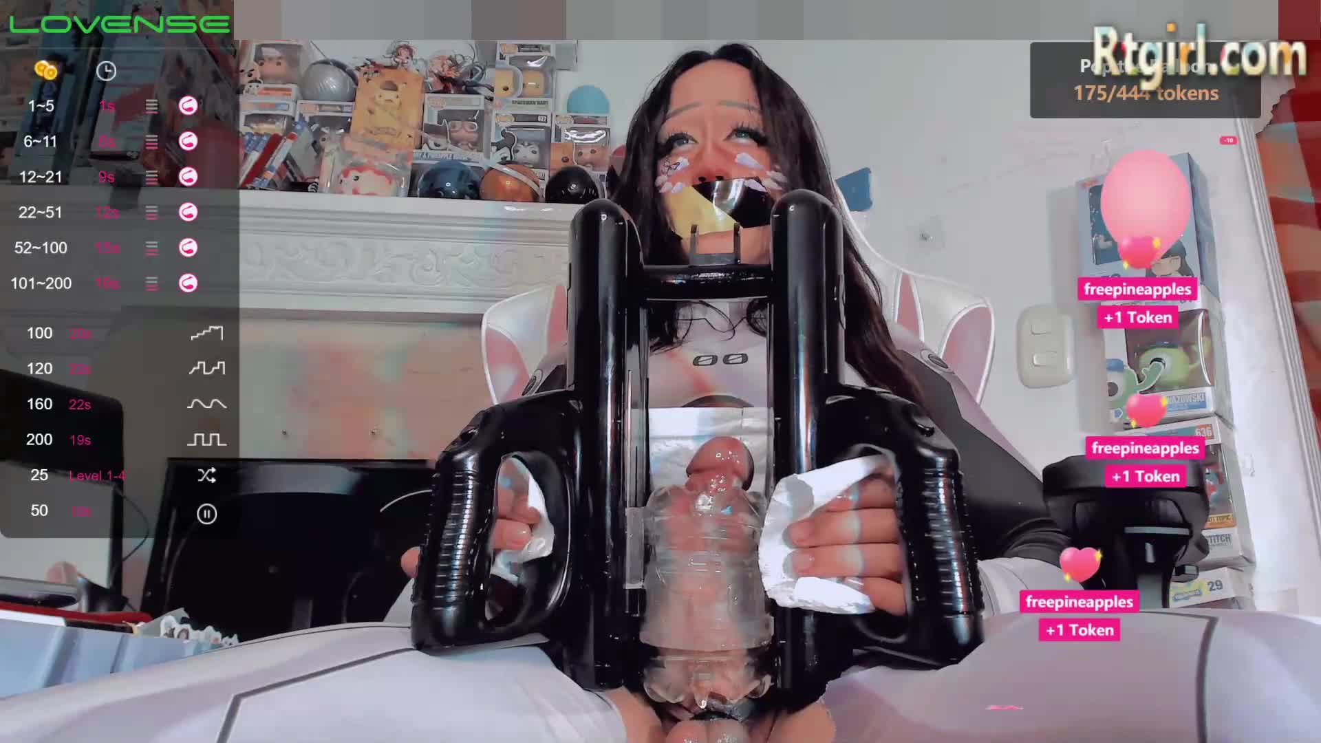 Porn: chick masturbates