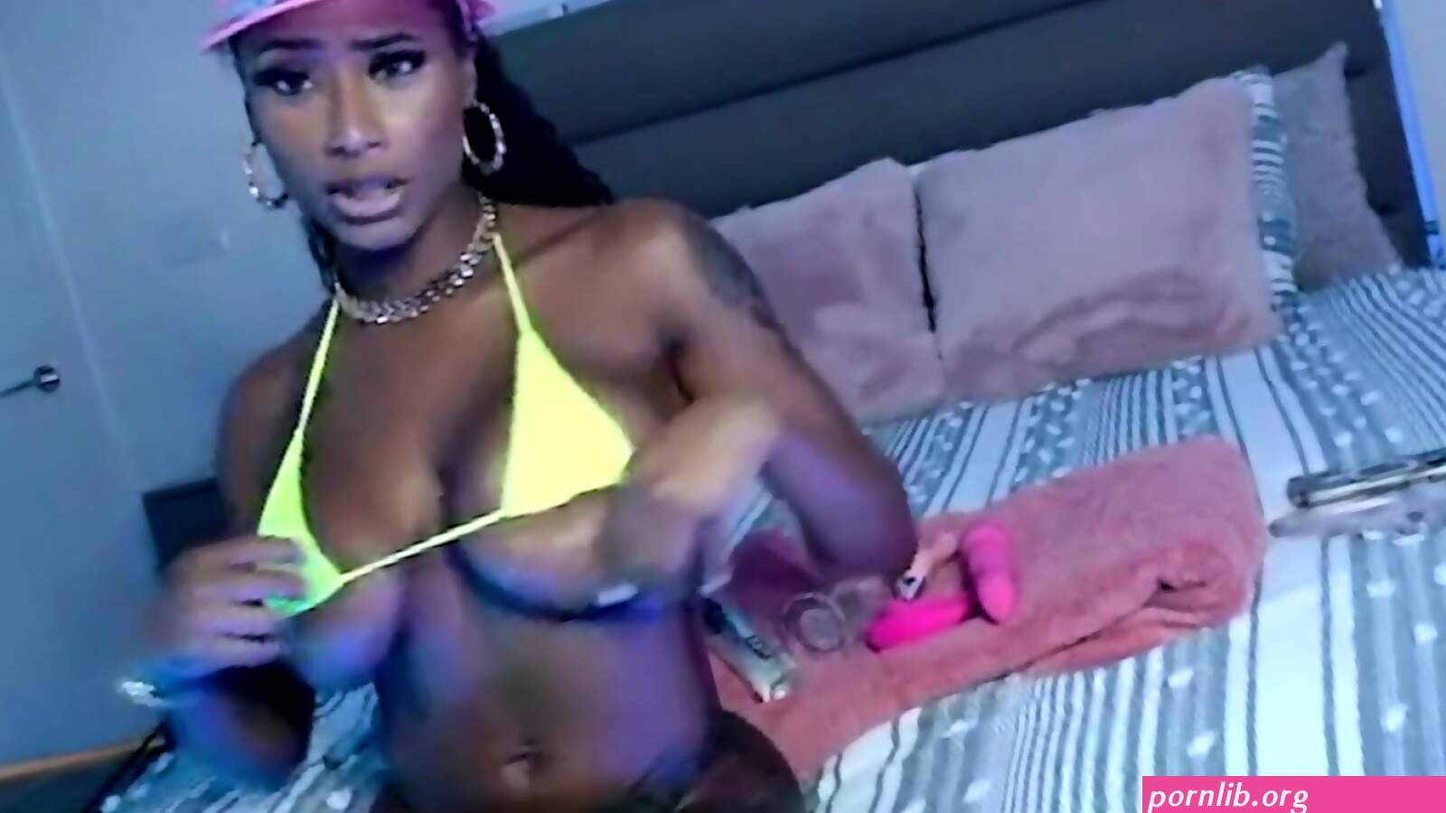 Porn: squirting con negro