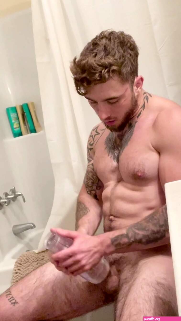 Porn: guy fucks flashlight