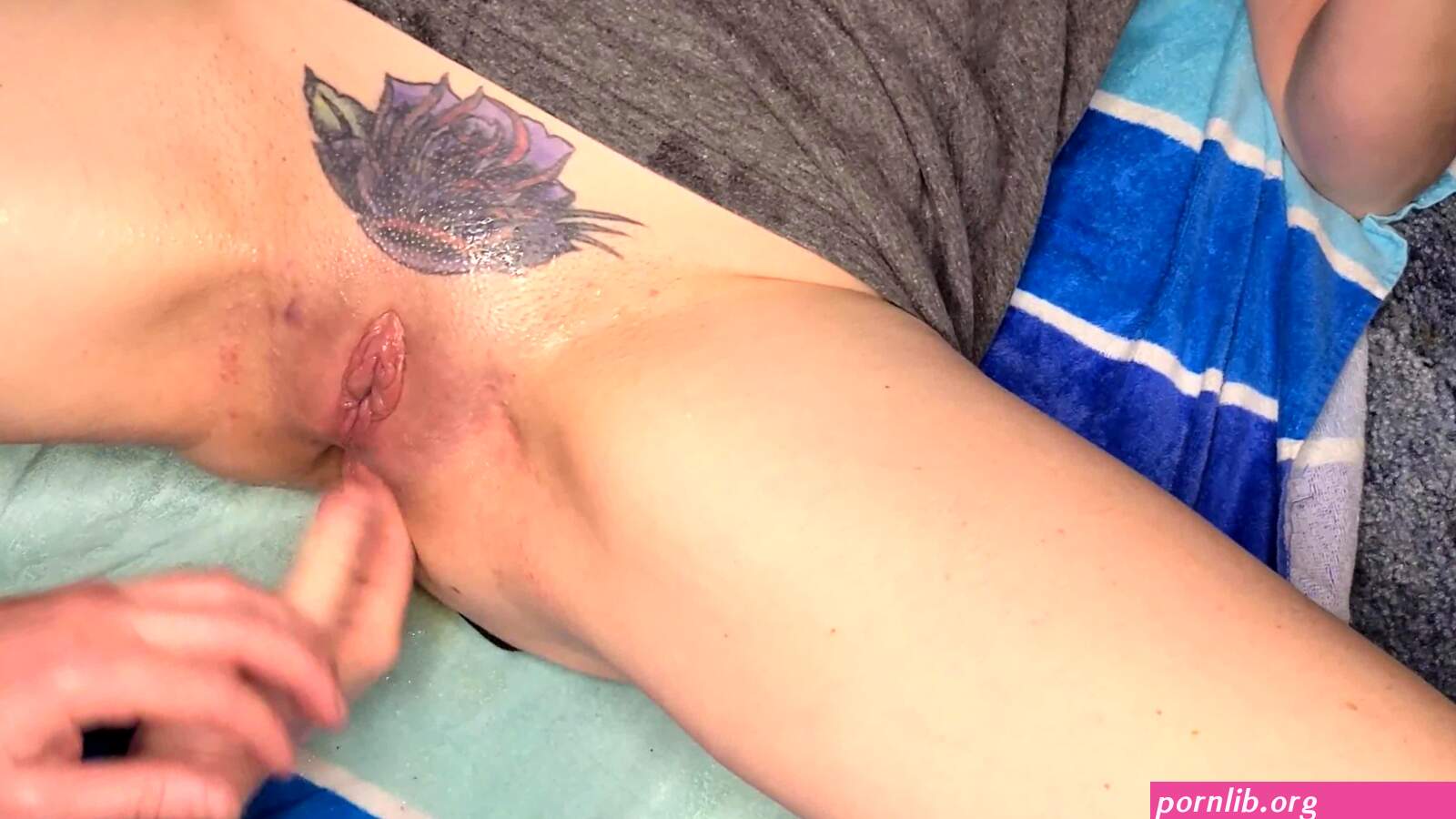 Porn: ass fisting squirting