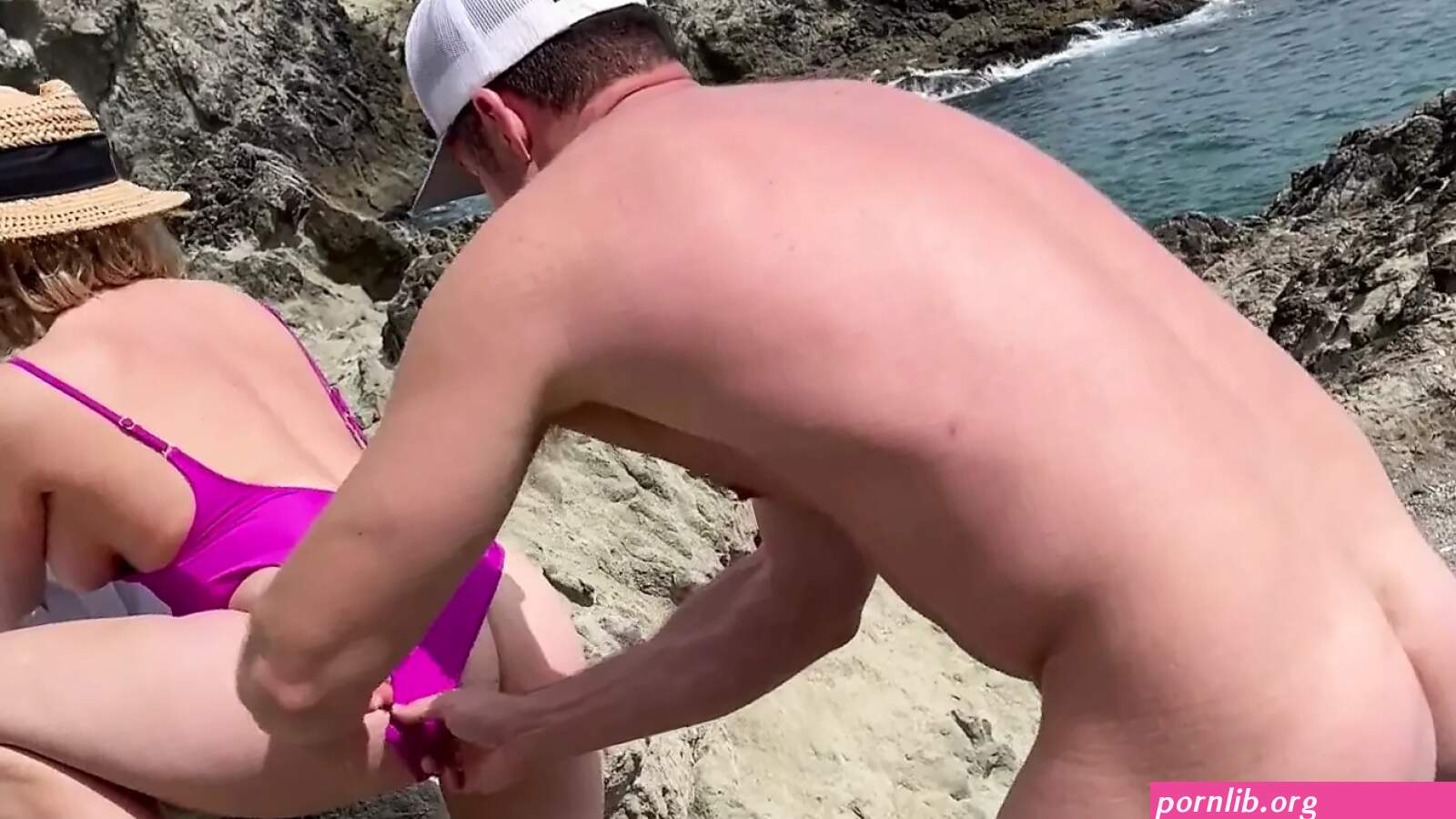 Porn: fucked in beach