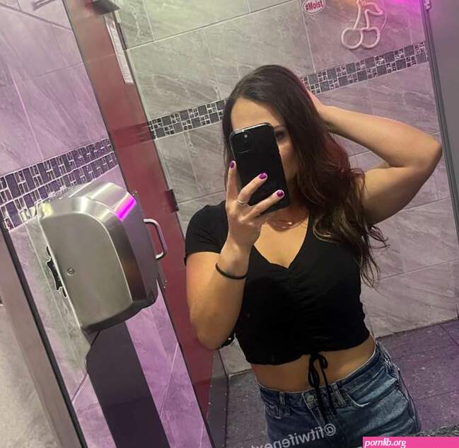 OnlyFans – FitWifeNextDoor / @fitwifenextdoorvip